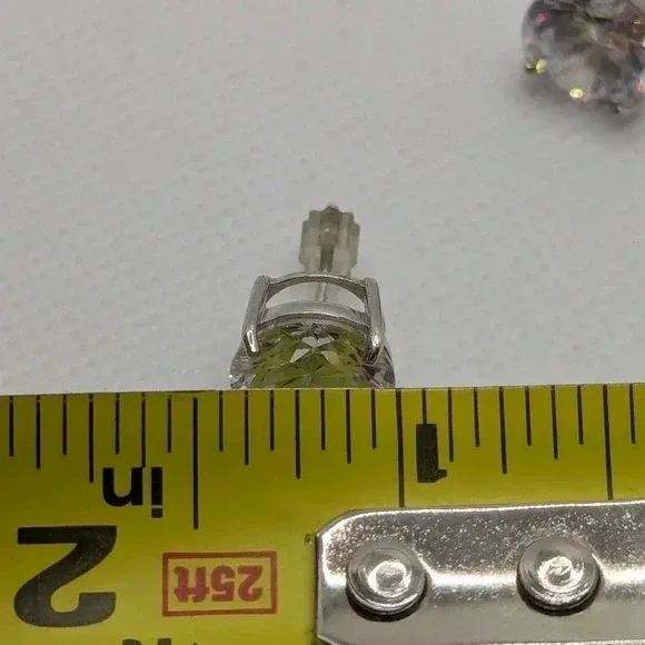 Massive  studs - Picture 3 of 3